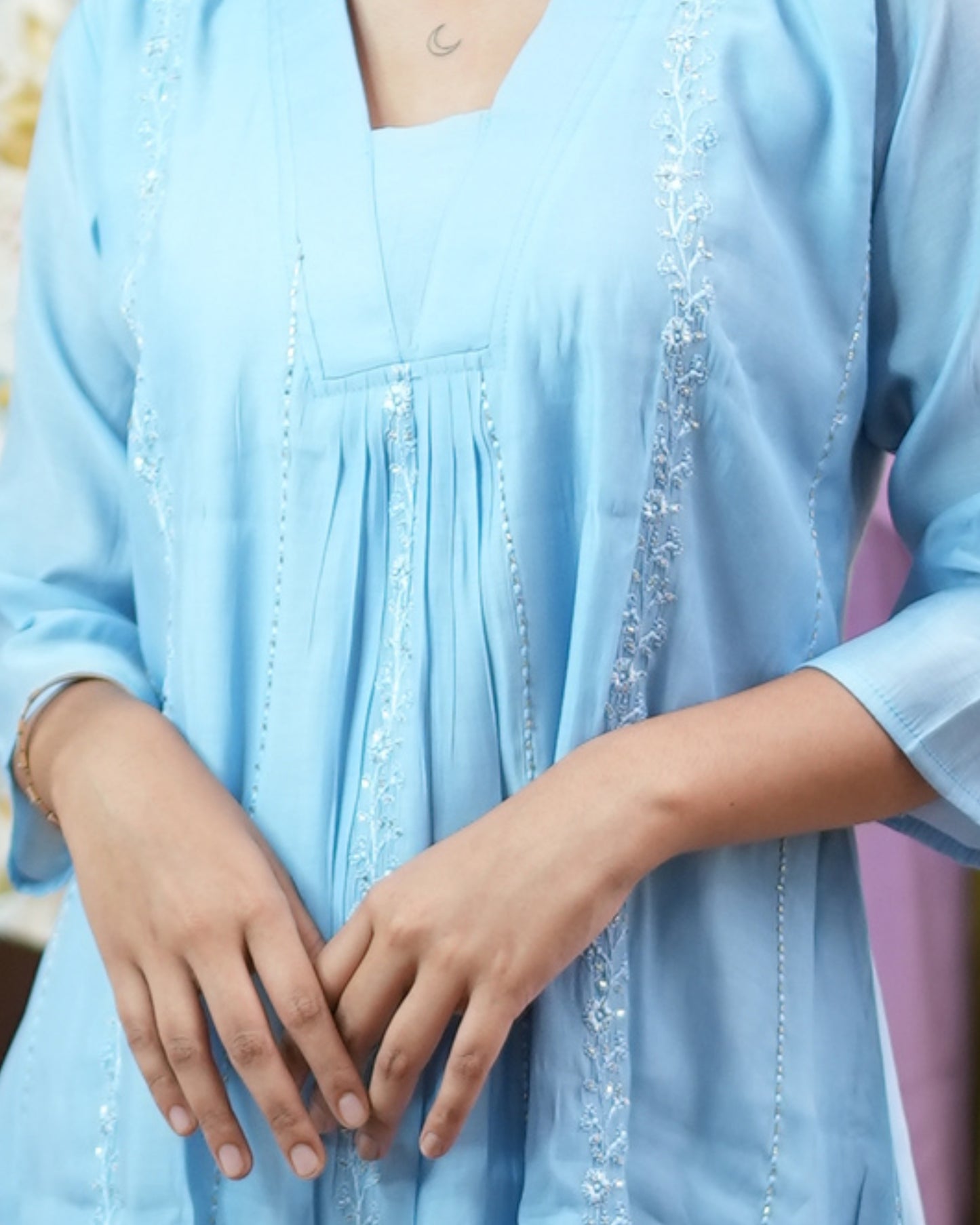 V-neck lace patch work detail on Jaipur cotton kurti - Lillyberry
