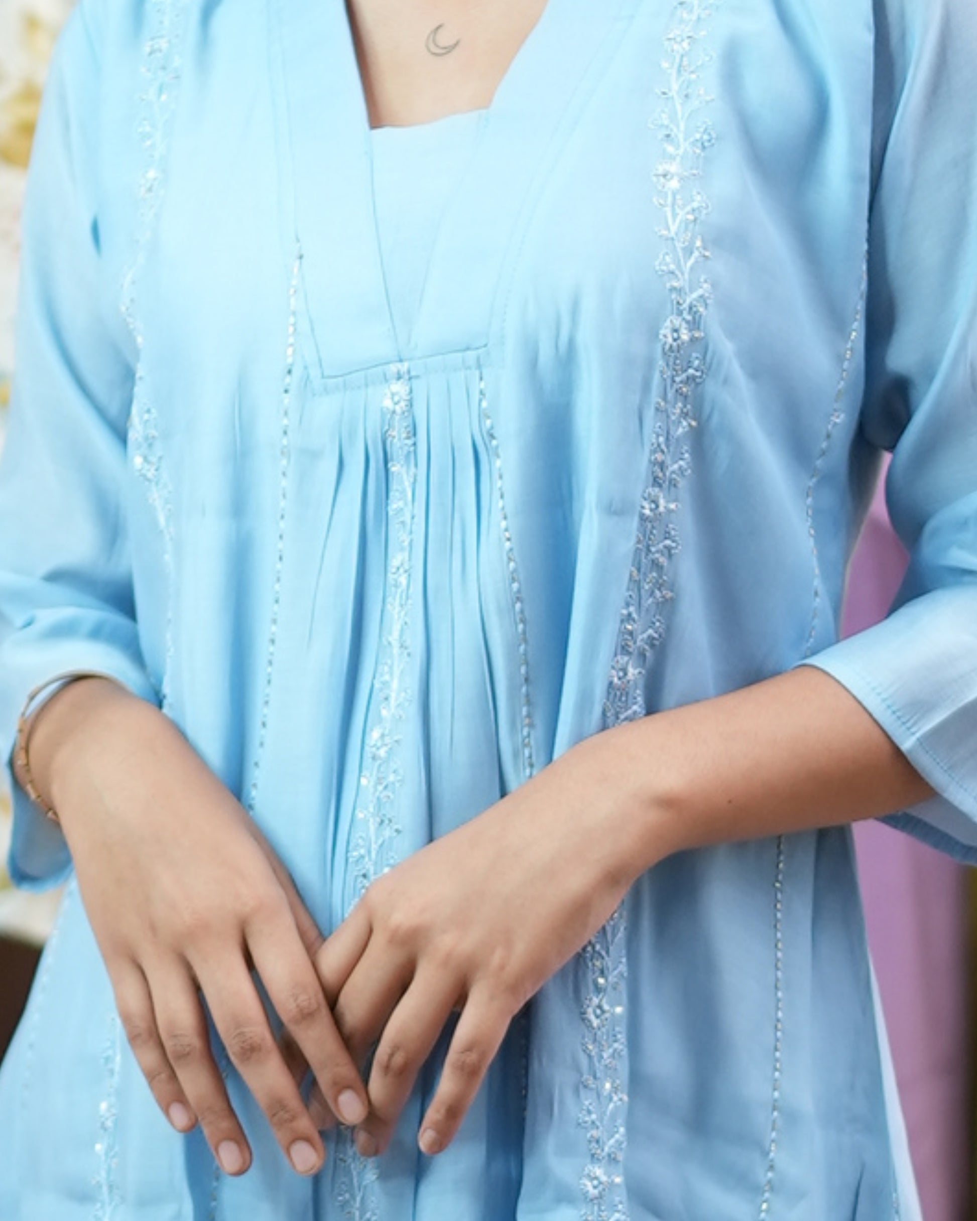 V-neck lace patch work detail on Jaipur cotton kurti - Lillyberry
