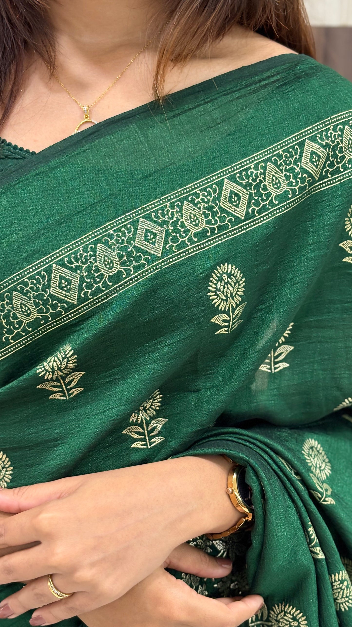 Vijitra Silk Saree with Golden Foil Butta & Banarasi Border – LB0011