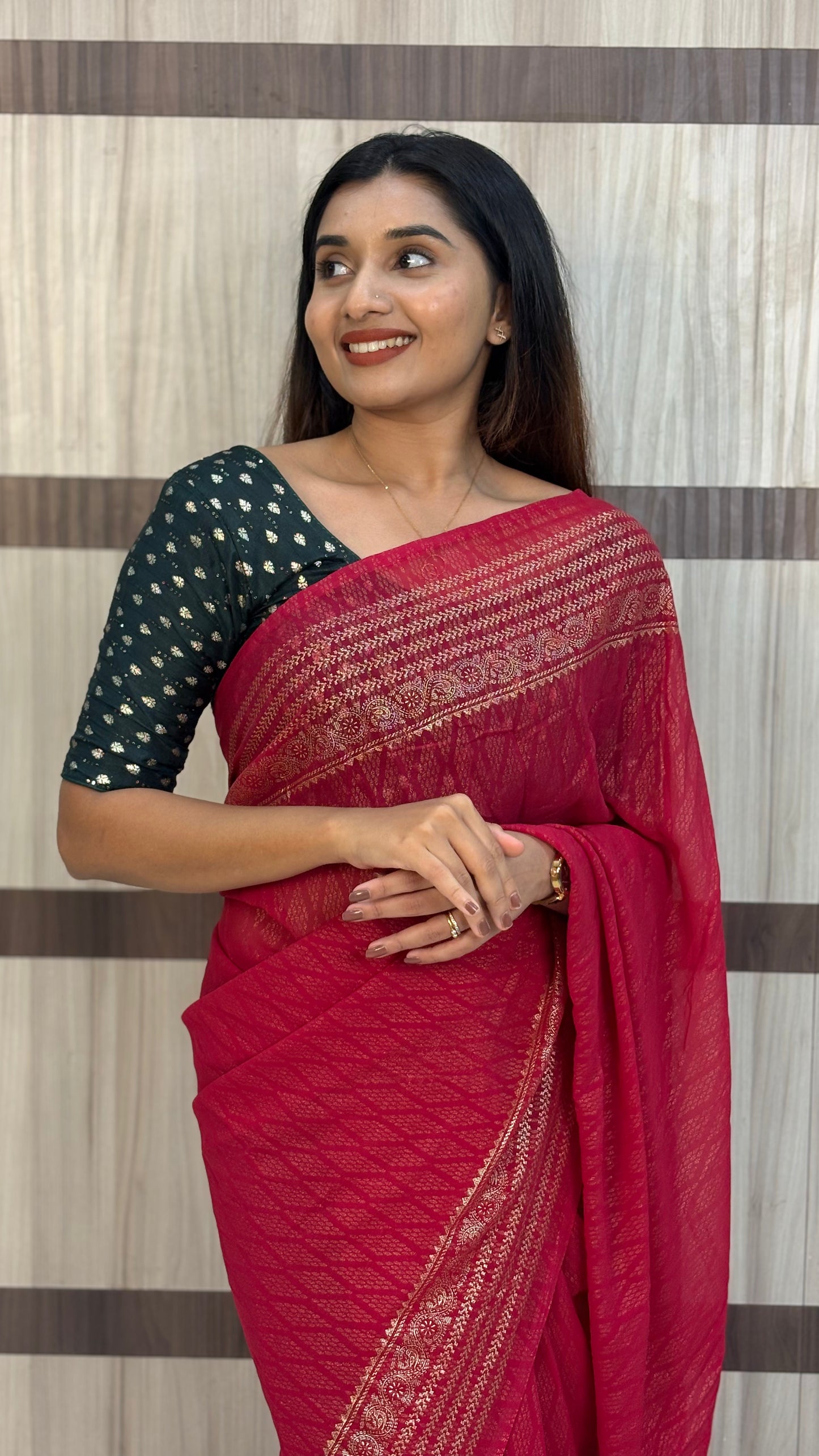 Georgette Saree with Golden Foil Geometric Work – LB0016