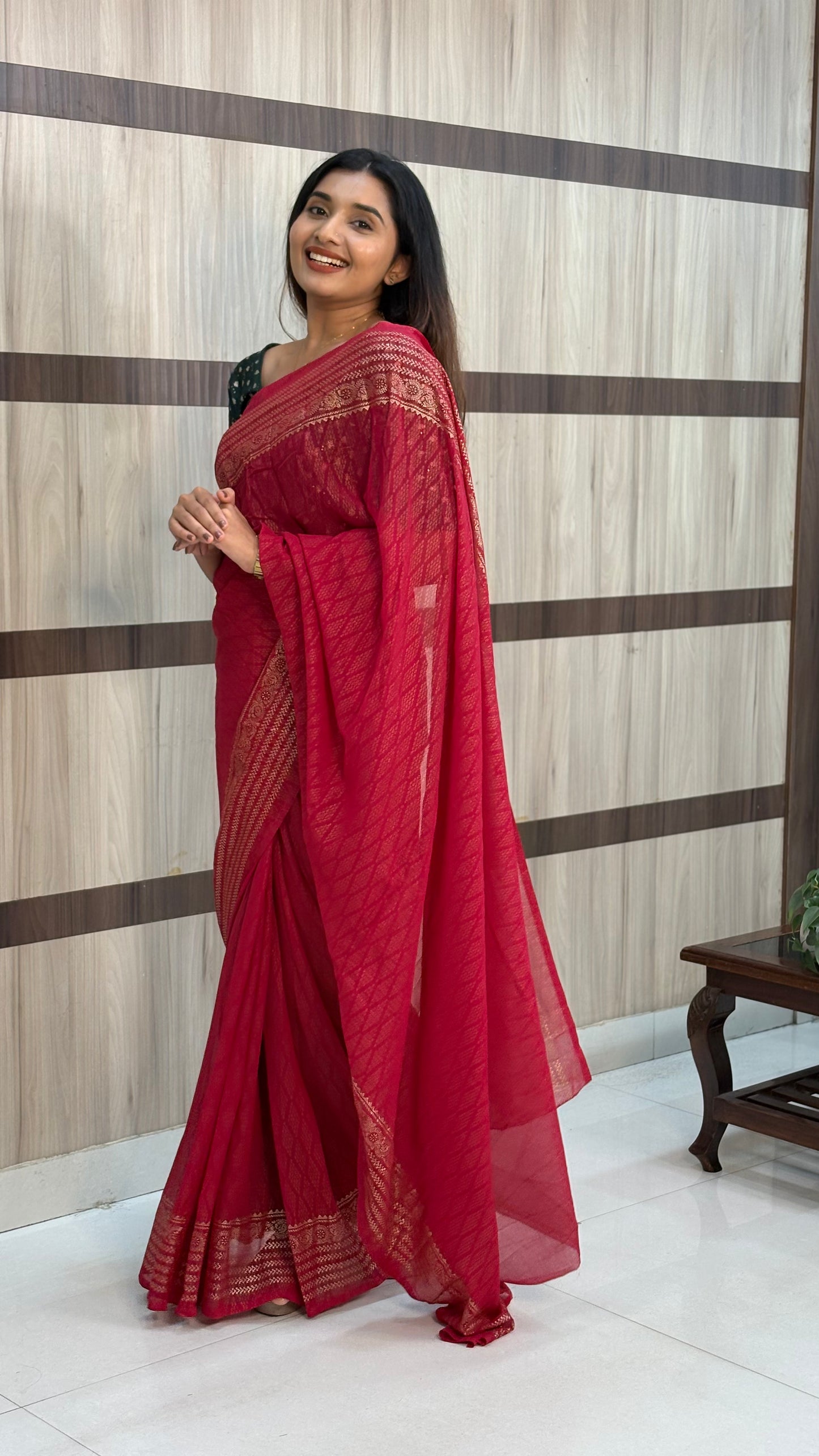 Georgette Saree with Golden Foil Geometric Work – LB0016