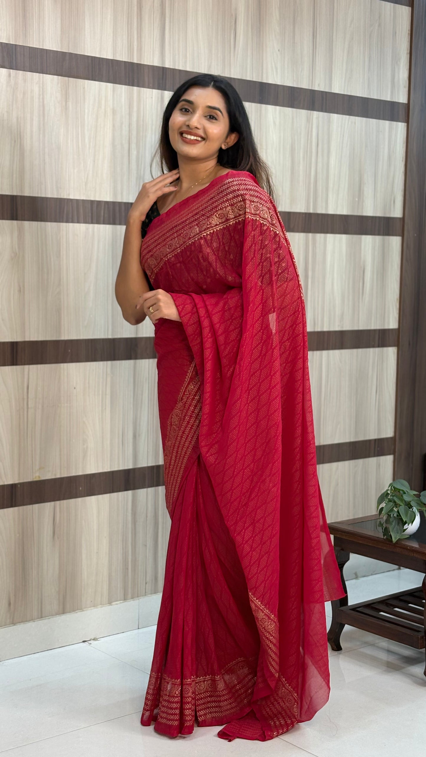Georgette Saree with Golden Foil Geometric Work – LB0016