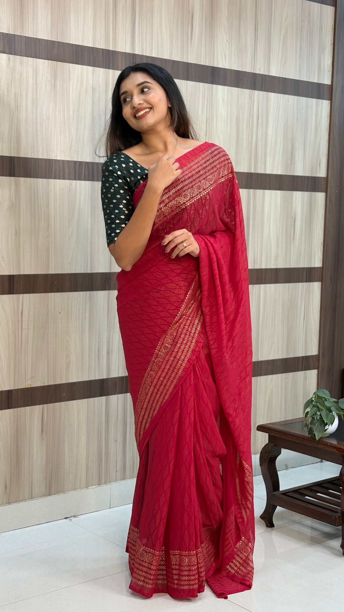 Georgette Saree with Golden Foil Geometric Work – LB0016